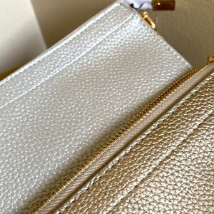 Ladies wristlet/crossbody  (new) Creamy Shimmer